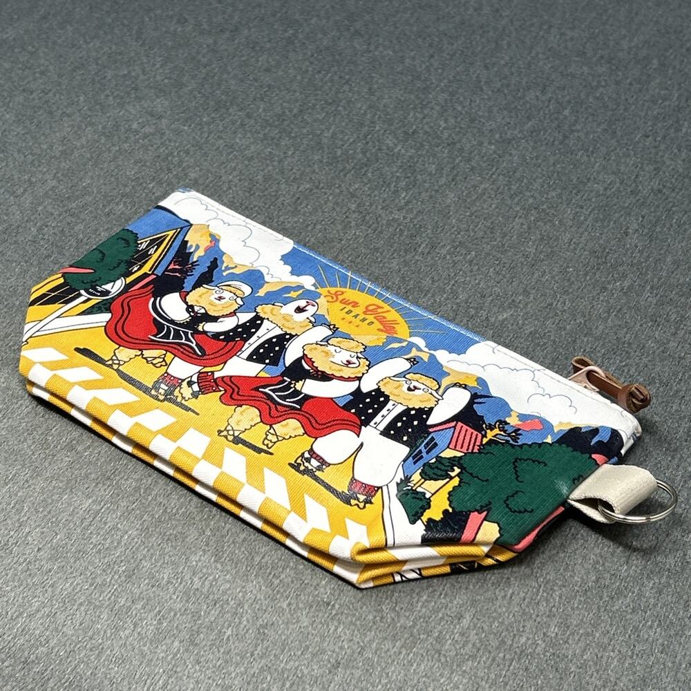 Sun Valley Idaho Travel Makeup Pouch Bag Canvas Dancing Sheep Lambs NWOT - Picture 4 of 7
